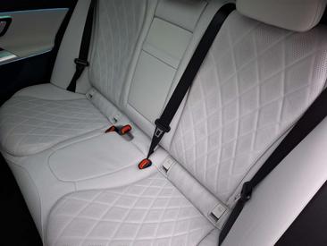 Mercedes Classe E 220 Night Edition — photo 16