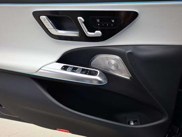 Mercedes Classe E 220 Night Edition — photo 24