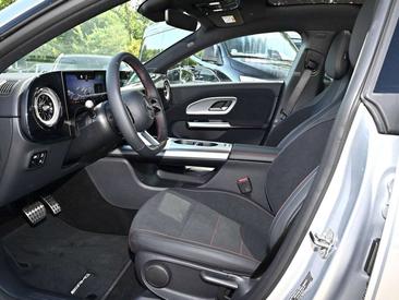 Mercedes CLA 180 AMG Line — photo 8
