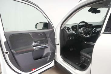 Mercedes GLB 200 AMG Line — photo 17