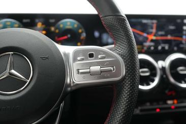 Mercedes GLB 200 AMG Line — photo 24