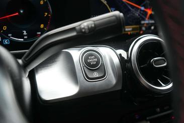 Mercedes GLB 200 AMG Line — photo 28