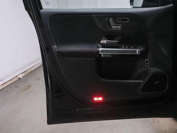Mercedes EQB 250+ AMG Line — photo 9