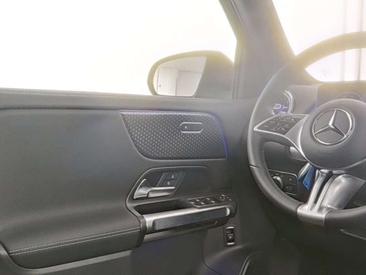 Mercedes EQB 250 Premium — photo 6