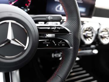 Mercedes CLA 180 — photo 13