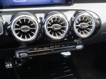 Mercedes CLA 180 — photo 14
