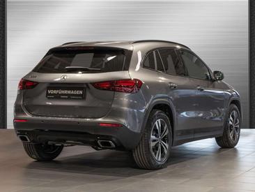 Mercedes GLA 200 Night Edition — photo 2