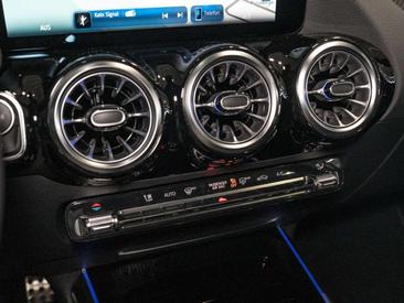 Mercedes GLA 200 — photo 15