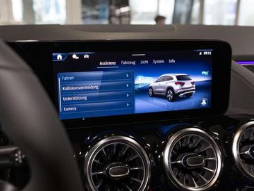 Mercedes GLA 200 Night Edition — photo 20