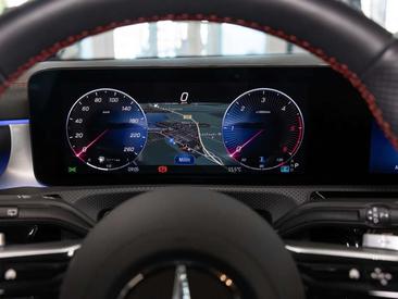 Mercedes CLA 180 AMG Line — photo 7
