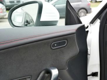 Mercedes CLA 220 AMG Line — photo 12
