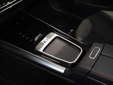 Mercedes GLA 200 — photo 18