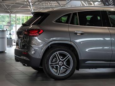 Mercedes GLA 200 — photo 19