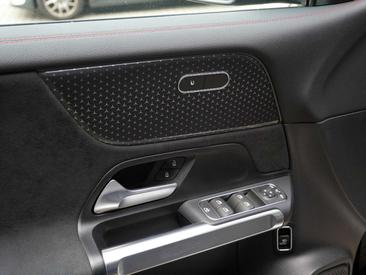 Mercedes EQB 250+ AMG Line — photo 11
