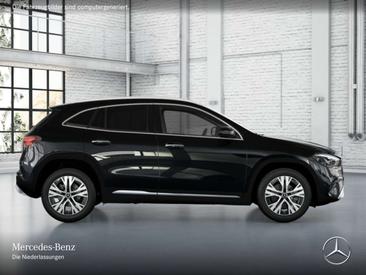 Mercedes GLA 200 — photo 18