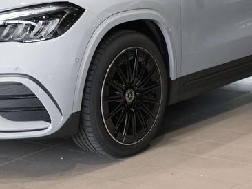 Mercedes GLA 200 Night Edition — photo 12