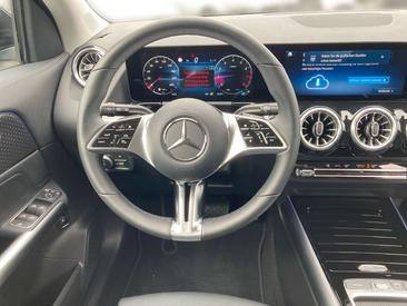 Mercedes GLA 180 — photo 8