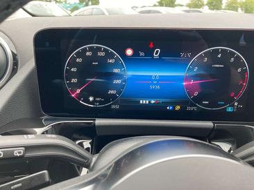 Mercedes GLA 180 — photo 13