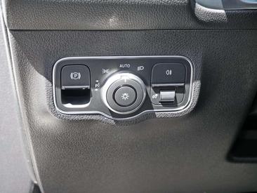Mercedes GLB 250 Night Edition — photo 19