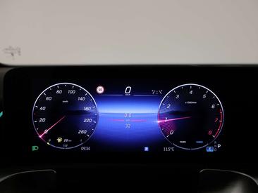 Mercedes GLB 180 Night Edition — photo 4