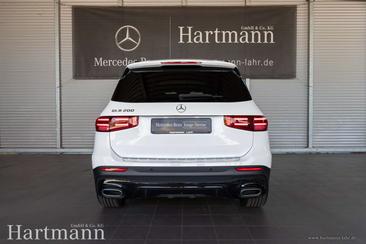 Mercedes GLB 200 Night Edition — photo 4