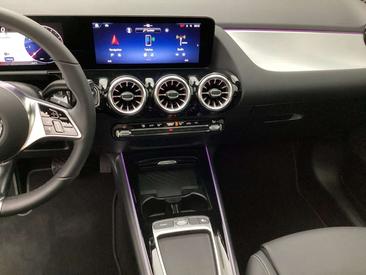 Mercedes GLA 200 — photo 14