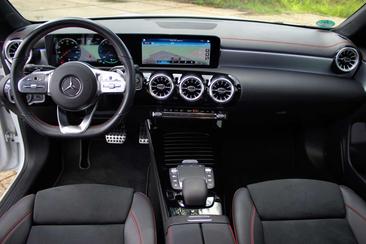 Mercedes CLA 250 AMG LINE — photo 17