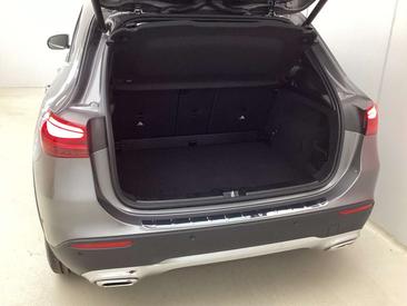 Mercedes GLA 200 — photo 18
