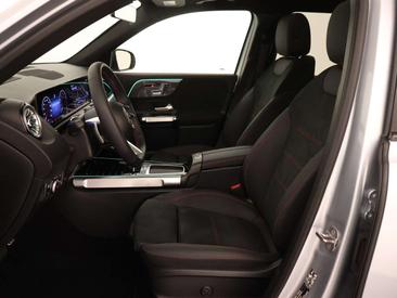 Mercedes GLB 180 Night Edition — photo 14
