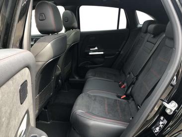 Mercedes GLA 250 Night Edition — photo 7