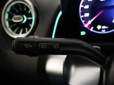 Mercedes GLB 180 Night Edition — photo 17
