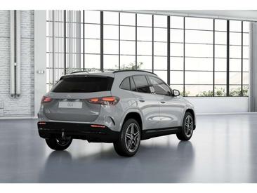 Mercedes GLA 200 — photo 3