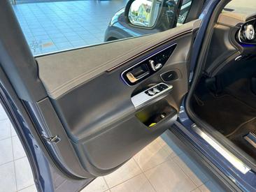 Mercedes EQE 350 — photo 16