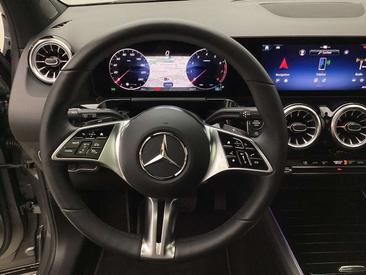 Mercedes GLA 200 — photo 12