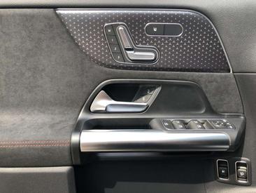 Mercedes GLA 250 Night Edition — photo 15