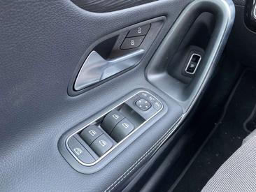 Mercedes CLA 200 — photo 10