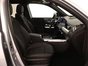Mercedes GLB 180 Night Edition — photo 25
