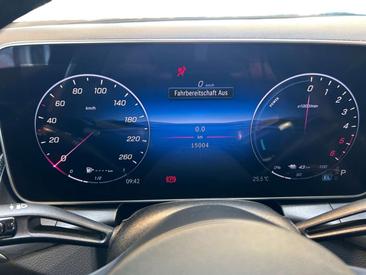 Mercedes GLC 300 AMG Line — photo 12