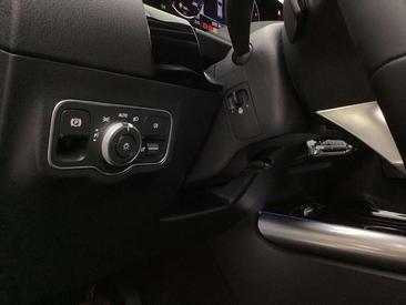 Mercedes GLA 200 — photo 21