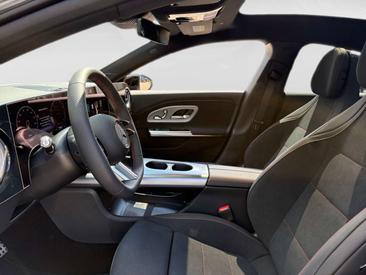 Mercedes CLA 200 AMG Line — photo 10