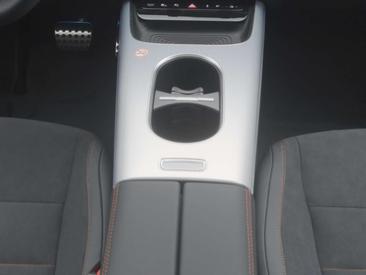 Mercedes CLA 180 AMG Line — photo 21