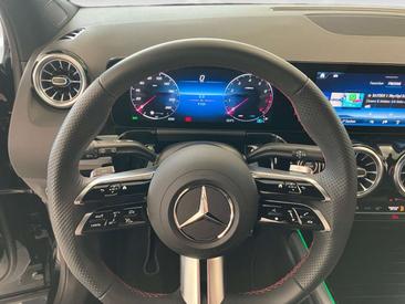 Mercedes GLA 180 AMG Line — photo 11