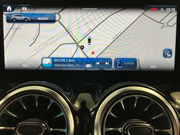 Mercedes GLA 180 AMG Line — photo 12