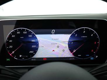Mercedes GLC 300 — photo 12