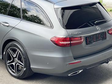 Mercedes Classe E 300 Night Edition — photo 12
