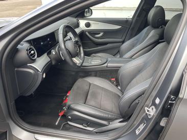 Mercedes Classe E 300 Night Edition — photo 16