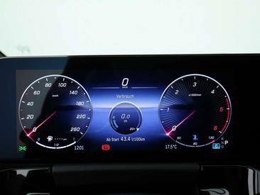 Mercedes GLA 220 — photo 12