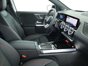 Mercedes GLA 250 — photo 17
