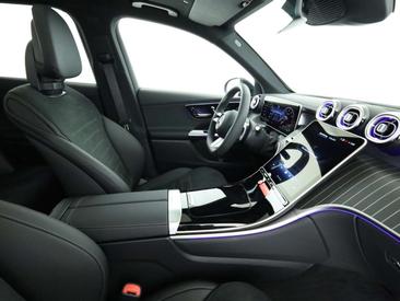 Mercedes GLC 300 — photo 17