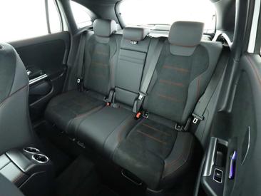 Mercedes GLA 250 — photo 18